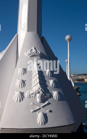 LA CORUNA STEMMA sulla base della lanterna Spiaggia di Orzan LA CORUNA Galizia Spagna Foto Stock