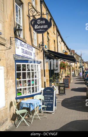 Onorevole T Potts sala da tè, Moreton in Marsh, Cotswolds, Gloucestershire, Inghilterra Foto Stock