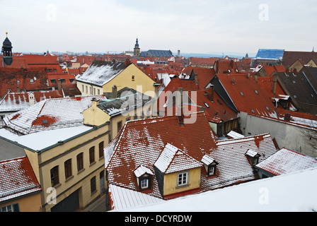 Coperte di neve sui tetti della città, Bamberga in Baviera; Germania, Europa. Foto Stock