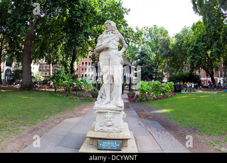 Statua di Carlo II Soho Square London REGNO UNITO Foto Stock