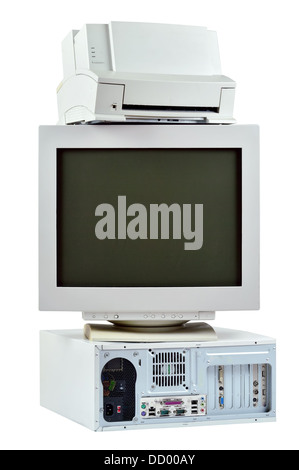 PC obsoleti commuter, stampante e monitor CRT. Pila di vecchi, utilizzato computer, monitor e stampante, rifiuti elettronici isolato. Foto Stock