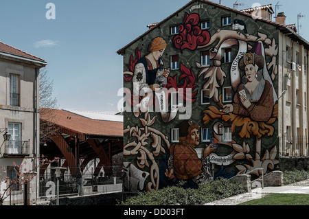 I graffiti sulla facciata di una casa.Vitoria Gasteiz Alava, Paesi Baschi, Spagna, Europa UE Foto Stock