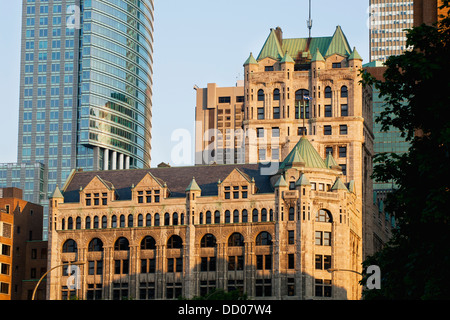 La stazione di Windsor e IBM-Marathon Torre; Montreal, Quebec, Canada Foto Stock