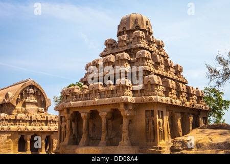 Antico tempio di roccia, cinque Rathas , Mamallapuram, Tamil Nadu India Foto Stock
