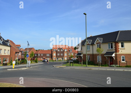 Nuove case sul Parco Earlswood housing development, Bagshot Surrey, Inghilterra, Regno Unito Foto Stock