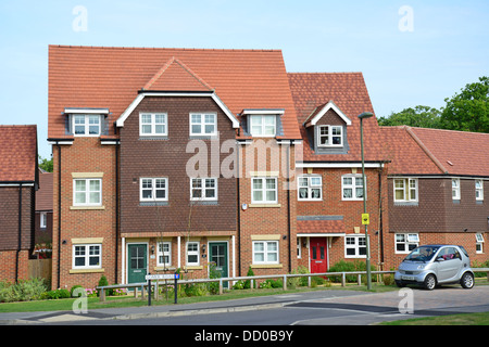 Nuove case sul Parco Earlswood housing development, Bagshot Surrey, Inghilterra, Regno Unito Foto Stock