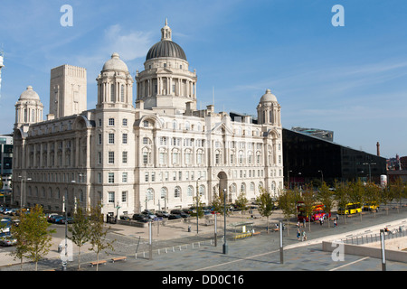 Il porto di Liverpool edificio, una delle tre grazie, Liverpool iconici waterfront Foto Stock