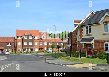 Nuove case sul Parco Earlswood housing development, Bagshot Surrey, Inghilterra, Regno Unito Foto Stock