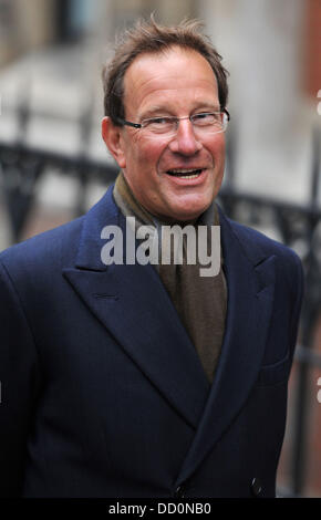 Richard Desmond arriva all'inchiesta Leveson tenuto presso il Royal Courts of Justice. Londra, Inghilterra - 12.01.12 Foto Stock