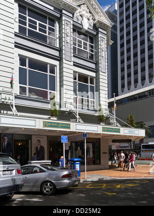 Dh Lambton Quay WELLINGTON NUOVA ZELANDA coloniale negozio anteriore Kircaldie e macchie store persone edifici di strada Foto Stock