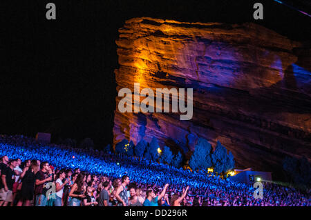 Morrison, Colorado, Stati Uniti d'America. 21 Ago, 2013. Divertimento. Live at Red Rocks Anfiteatro al loro primo di due sold out i concerti, Agosto 21, 2013. Credito: Tobin Voggesser/Alamy Live News Foto Stock