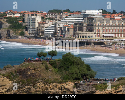 LA GRANDE PLAGE BEACH BIARRITZ PIRENEI ATLANTIQUES AQUITANE FRANCIA Foto Stock