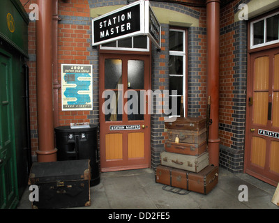 Lo stile del periodo concourse a Kidderminster stazione sul Severn Valley Railway, Worcestershire, England, Regno Unito Foto Stock