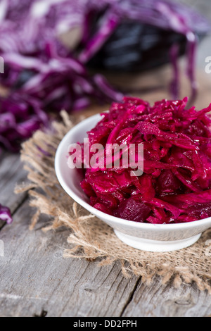 Porzione di fresco in rosso coleslaw Foto Stock