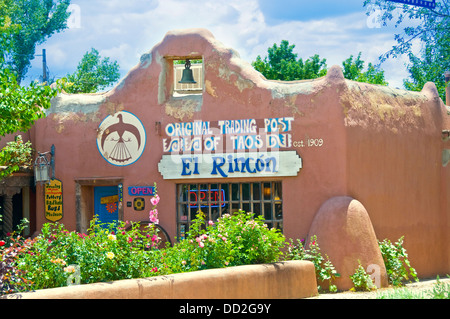 Adobe esterno dell'edificio Foto Stock