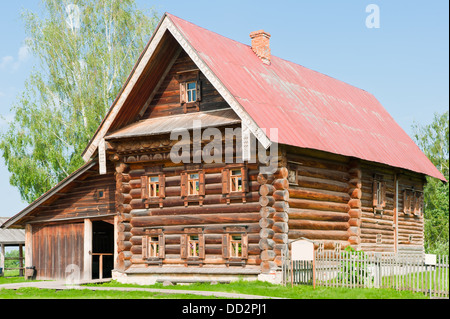 A due piani casa in legno di un facoltoso imprenditore. Suzdal. La Russia Foto Stock