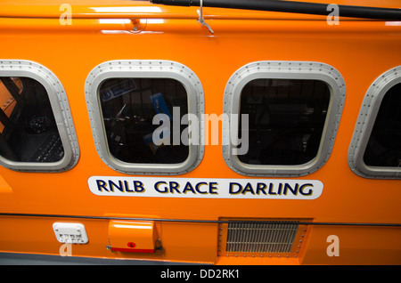 Close up RNLB scialuppa di salvataggio grazia darling seahouses northumberland Foto Stock