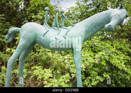 Display di scultura a vigna Bothy Oxfordshire nel maggio 2013 18n Foto Stock