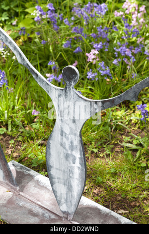 Display di scultura a vigna Bothy Oxfordshire nel maggio 2013 - Unità da Christopher Townsend 3 Foto Stock