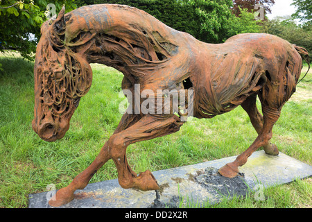 Display di scultura a vigna Bothy Oxfordshire nel maggio 2013 5 Foto Stock