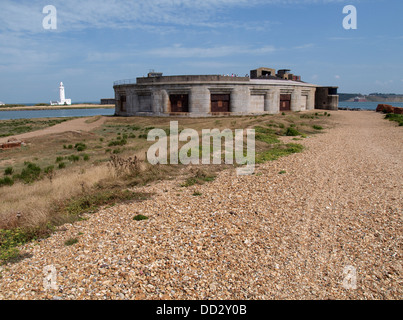 Hurst Castle e Hurst Point Lighthouse, Milford on Sea, Hampshire, Regno Unito 2013 Foto Stock