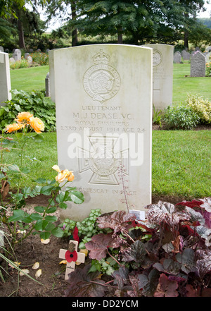 Lapide commemorativa del primo victoria cross vincitore della prima guerra mondiale Foto Stock