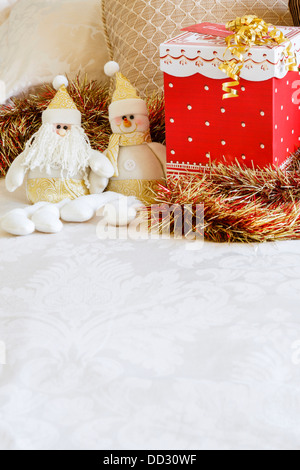 Regalo di natale di panna biancheria da letto con copyspace Foto Stock