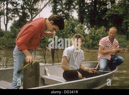 EVERLY fratelli noi vocal duo 1960 circa con Don a sinistra e Phil seduto Foto Stock