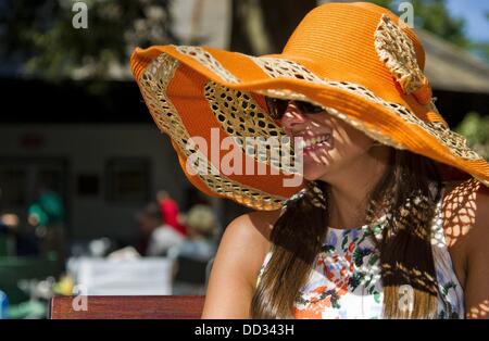 Saratoga Springs, New York, Stati Uniti d'America. 24 Ago, 2013. Scene intorno alla pista on Travers Stakes giorno di Saratoga Race Course a Saratoga Springs, New York il 24 agosto 2013. Credito: Scott Serio/eclipse/ZUMAPRESS.com/Alamy Live News Foto Stock