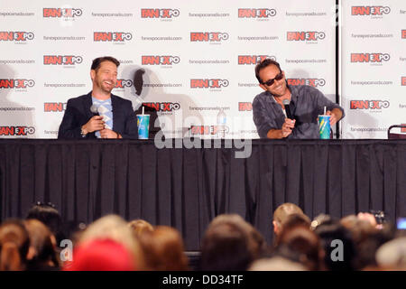 Toronto, Canada. 23 ago 2013. Jason Priestley e Luke Perry apparizione alla ventola 2013 Expo in Canada presso il Metro Toronto Convention Center. Credito: EXImages/Alamy Live News Foto Stock