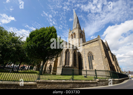 La guglia storta della chiesa di Santa Maria e di tutti i Santi Chesterfield Regno Unito Foto Stock