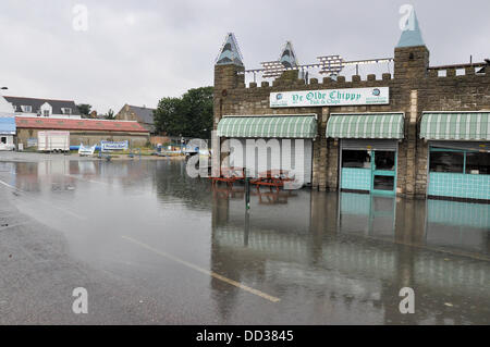 Precipitazioni estreme su Essex, UK, il 24 agosto ha causato gravi inondazioni comprese che lungo Southend on Sea lungomare che ha causato un danno a un certo numero di stabilimenti compresi food Foto Stock