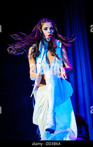 Toronto, Ontario, Canada. 24 Ago, 2013. SELENA GOMEZ eseguita sold out show a Air Canada Centre di Toronto il suo 'Stelle Tour Danza 2013' Credit: Igor Vidyashev/ZUMAPRESS.com/Alamy Live News Foto Stock