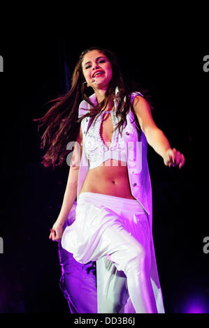 Toronto, Ontario, Canada. 24 Ago, 2013. SELENA GOMEZ eseguita sold out show a Air Canada Centre di Toronto il suo 'Stelle Tour Danza 2013' Credit: Igor Vidyashev/ZUMAPRESS.com/Alamy Live News Foto Stock