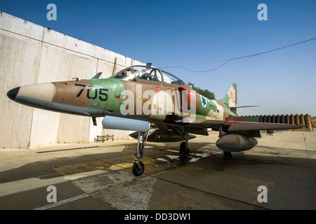 Forza Aerea israeliana (IAF) Mcdonnell-Douglas A-4 Skyhawk (Ayit) jet da combattimento Foto Stock