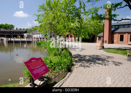 Michigan, Dearborn, Greenfield Village. Aria aperta museo vivente sulla storia dell'America. Stony Creek Mill Pond. Foto Stock