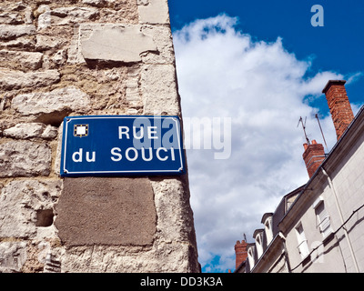 Francese in smalto blu strada segno 'Rue du Souci' (problema Street) - Francia. Foto Stock