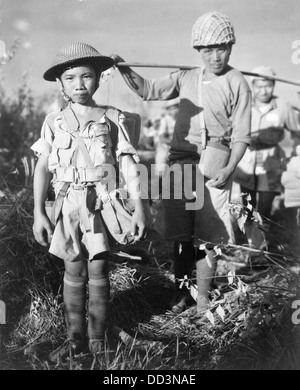 Il cinese bambino soldato in Birmania, 1944 Foto Stock