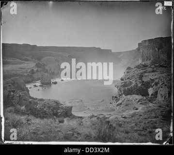Una vista aerea dello Snake River Canyon in Idaho, che mostra il paesaggio mozzafiato e le Shoshone Falls, un punto di riferimento naturale della regione. Foto Stock