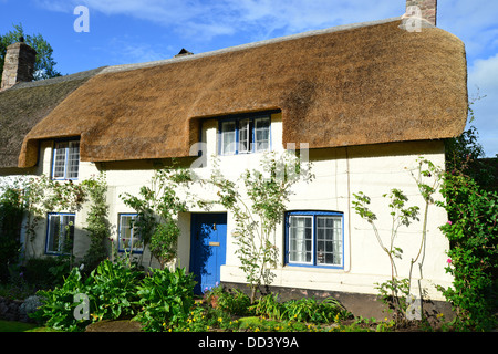 Cottage con il tetto di paglia, Dunster, Somerset, Inghilterra, Regno Unito Foto Stock