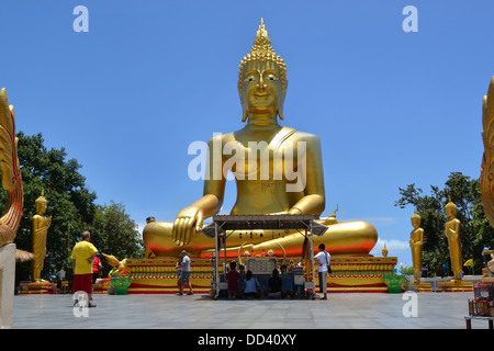 L'immagine del Grande Buddha a Pratumnak Hill Pattaya - Wat Khao Phra Yai Foto Stock