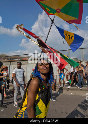 Londra, Regno Unito. 25 Ago, 2013. Festaioli a carnevale di Notting Hill Credito: Julio Etchart/Alamy Live News Foto Stock