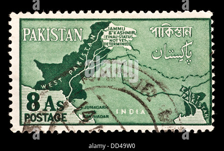 Francobollo dal Pakistan raffigurante una mappa di confine contestato aree di Jammu e Kashmir, Junagarh e Manavadar. Foto Stock