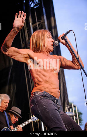 Toronto, Ontario, Canada. 25 Ago, 2013. IGGY POP e gli Stooges intitolato Riot Fest di Toronto Credit: Igor Vidyashev/ZUMAPRESS.com/Alamy Live News Foto Stock