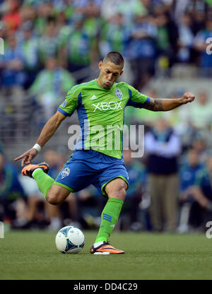 Agosto 25, 2013. Sirene di Seattle in avanti FC Clint Dempsey #2 in azione contro i legnami da Portland a Campo CenturyLink a Seattle, WA. Sirene di Seattle FC sconfigge Portland legnami 1 - 0.George Holland / Cal Sport Media. Foto Stock