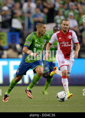 Agosto 25, 2013. Sirene di Seattle in avanti FC Clint Dempsey #2 in azione contro i legnami da Portland a Campo CenturyLink a Seattle, WA. Sirene di Seattle FC sconfigge Portland legnami 1 - 0.George Holland / Cal Sport Media. Foto Stock