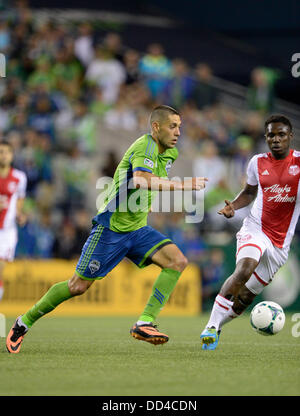 Agosto 25, 2013. Sirene di Seattle in avanti FC Clint Dempsey #2 in azione contro i legnami da Portland a Campo CenturyLink a Seattle, WA. Sirene di Seattle FC sconfigge Portland legnami 1 - 0.George Holland / Cal Sport Media. Foto Stock