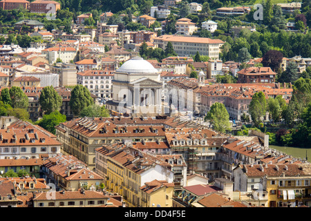 Tetti di Torino con Chiesa di Gran Madre di Dio nel centro. Foto Stock