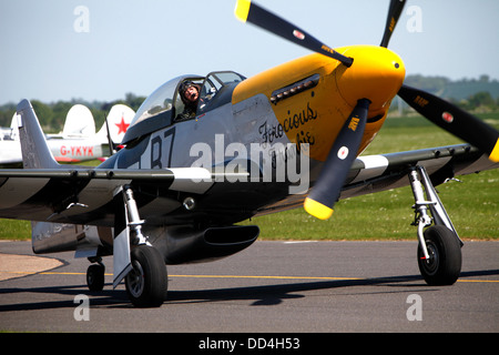 P51 NOI WW11 fighter sul display a Duxford Classic Wings Air Display Foto Stock