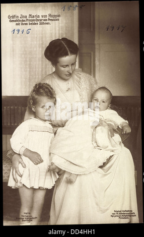 Ak Gräfin Ina Marie von Ruppin mit ihren Söhnen, Liersch 7875; Foto Stock